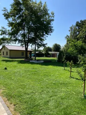 Ein Garten an der Unterkunft Havelstern Ketzin, Ferienhaus Barsch