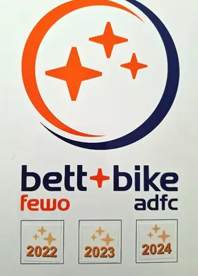Ein Zertifikat, Auszeichnung, Logo oder anderes Dokument, das in der Unterkunft Apartment Premium family im Gustav Seitz Gästehaus ausgestellt ist