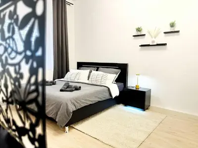 Ein Bett oder Betten in einem Zimmer der Unterkunft HolidayHome Apartments I Spacious Private Room in Heart of Berlin