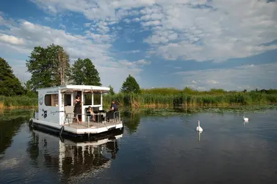 Blick auf einen Fluss in der Nähe der Kreuzfahrt