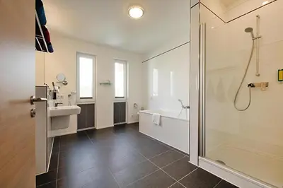 Ein Badezimmer in der Unterkunft Appartement in Strausberg mit Frühstück inklusive