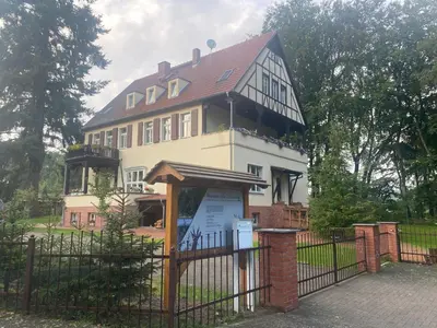 Das Gebäude in dem sich die Ferienwohnung befindet