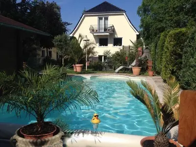Der Swimmingpool an oder in der Nähe von Übernachten im Grünen