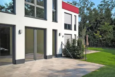 Ein Garten an der Unterkunft Appartement in Strausberg