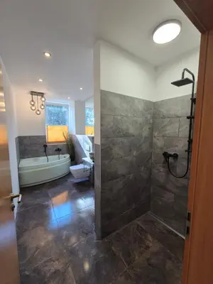 Ein Badezimmer in der Unterkunft Monteurzimmer 1 mit Seeblick