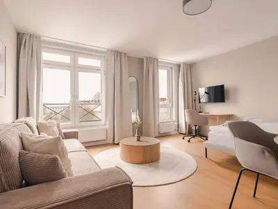 Ein Sitzbereich in der Unterkunft Modernes Studio Apartment Berlin Mitte 37m2 - U-Bahn Leopoldplatz by Rooms Berlin