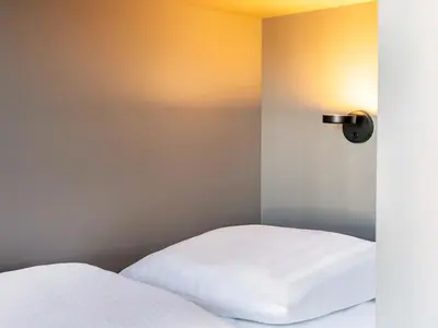 Ein Bett oder Betten in einem Zimmer der Unterkunft B&B HOTEL Berlin Airport-Nord
