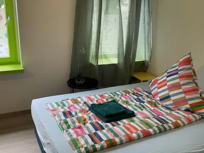 Ein Bett oder Betten in einem Zimmer der Unterkunft Hotel Dada Art Berlin 2-Zimmer Apartment