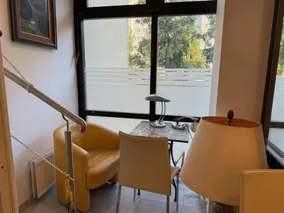 Ein Sitzbereich in der Unterkunft Hotel Dada Art Berlin 2-Zimmer Apartment