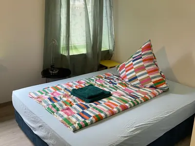 Ein Bett oder Betten in einem Zimmer der Unterkunft Hotel Dada Art Berlin 1-Bettzimmer