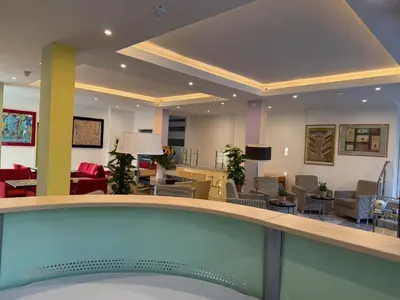 Ein Sitzbereich in der Unterkunft Hotel Dada Art Berlin 1-Bettzimmer