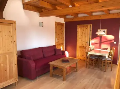 Ein Sitzbereich in der Unterkunft Ferienwohnung Kalksee