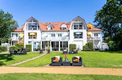 Ein Garten an der Unterkunft Ferienwohnung Elke am Kurfürstensteg