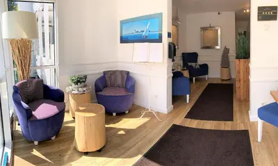 Ein Sitzbereich in der Unterkunft Ferienwohnung Elke am Kurfürstensteg