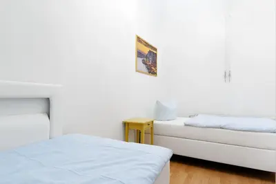 Ein Bett oder Betten in einem Zimmer der Unterkunft BIG Central City Apartment West Kurfurstendamm