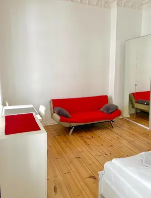 Ein Bett oder Betten in einem Zimmer der Unterkunft Rooms and Apartments near Kurfürstendamm