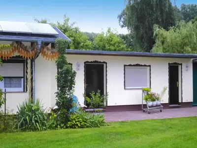 Ein Garten an der Unterkunft Bungalow in Lübben with a terrace