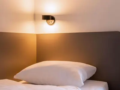 Ein Bett oder Betten in einem Zimmer der Unterkunft B&B Hotel Berlin City-Ost