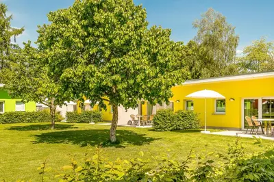 Ein Garten an der Unterkunft Bungis - 28 Ferienhäuser Am Grimnitzsee G6