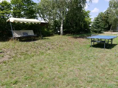 Ein Garten an der Unterkunft Ferienhaus mit Terrasse - 10 Minuten von Templin