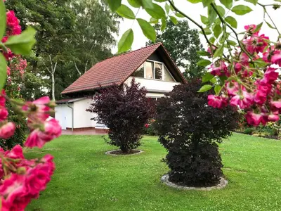 Ein Garten an der Unterkunft Ferienhaus direkt an der Spree mit Whirlpool und Sauna